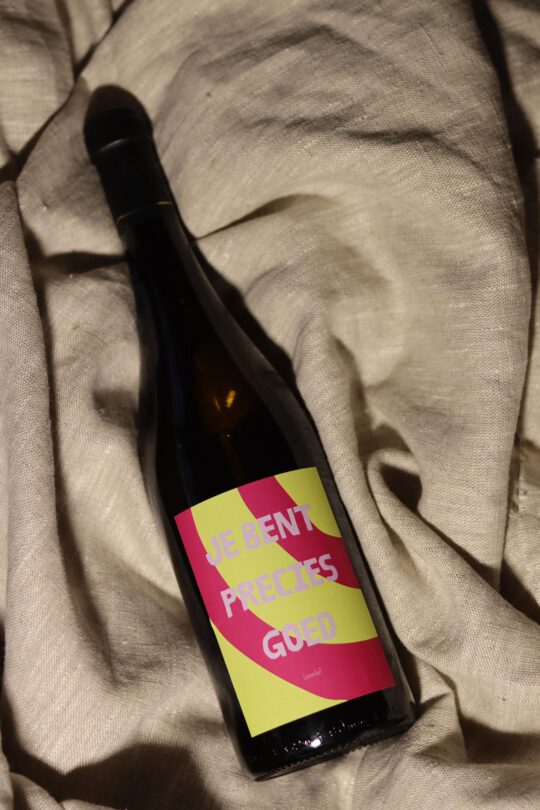 Wijnetiket Precies goed kleur